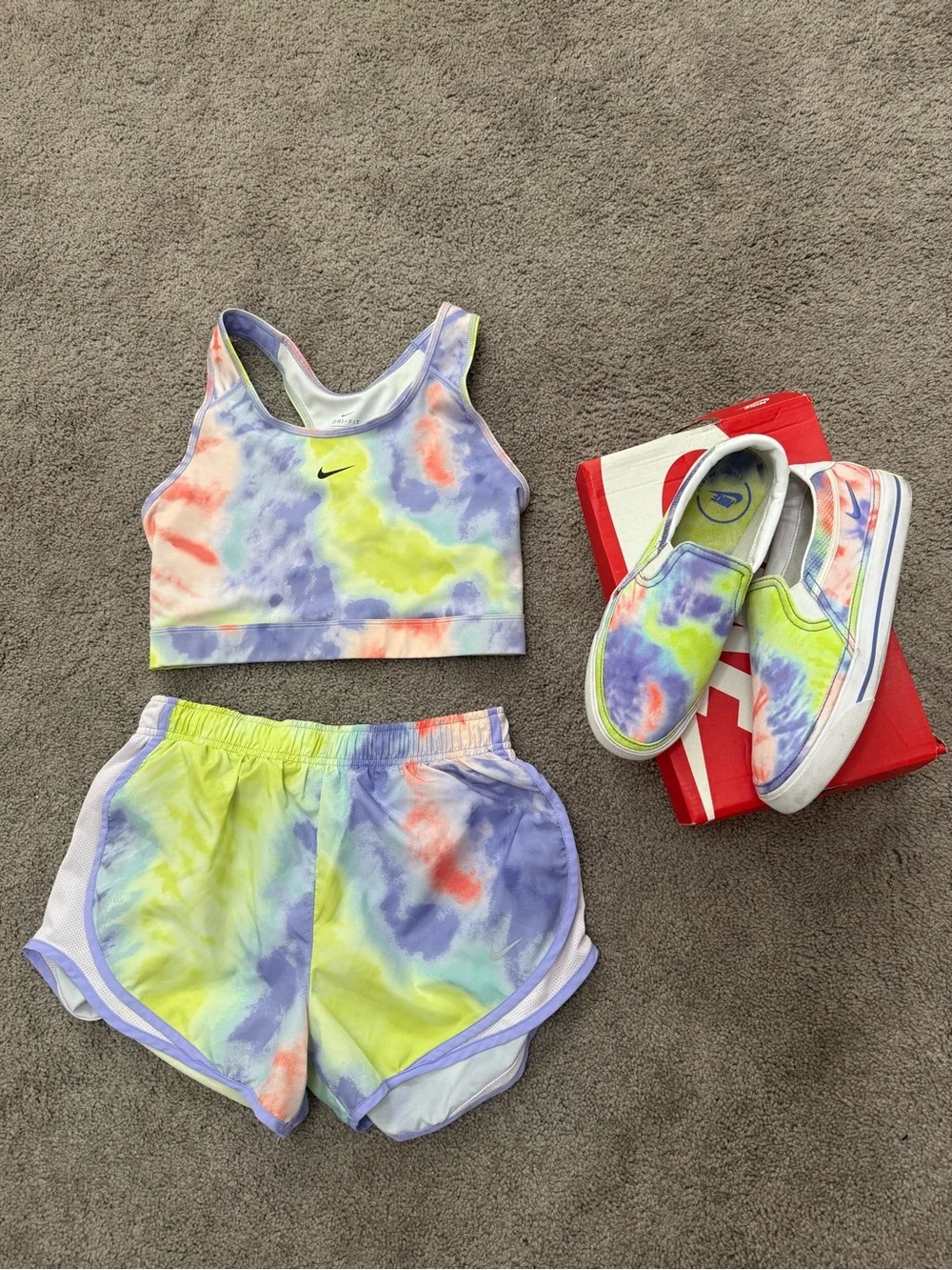 Women’s Sz M-L Nike Tie-Dye Active Set in Neon Green, Lavender & Coral - Picture 1 of 6